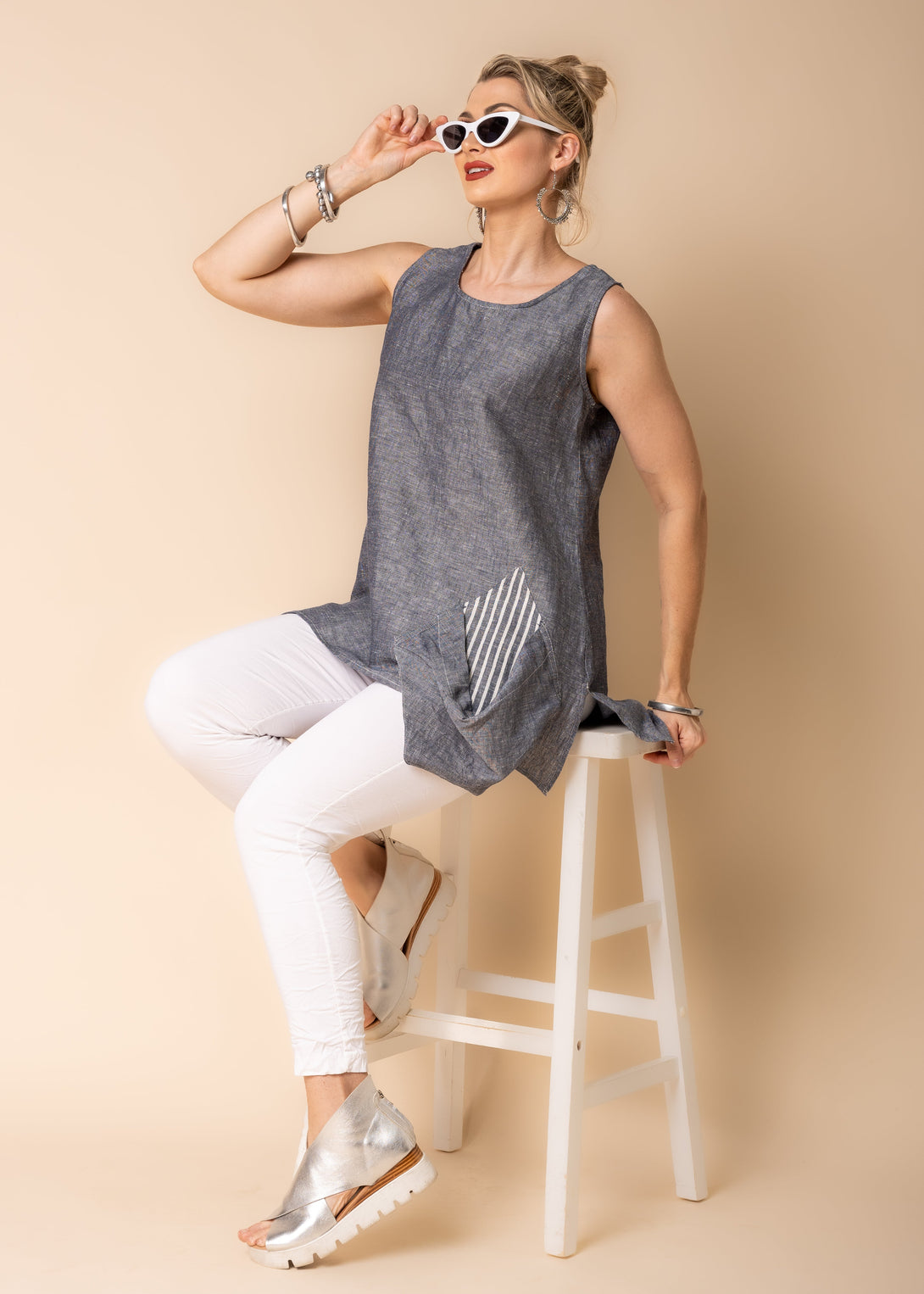 Joyce Linen Blend Top in Navy