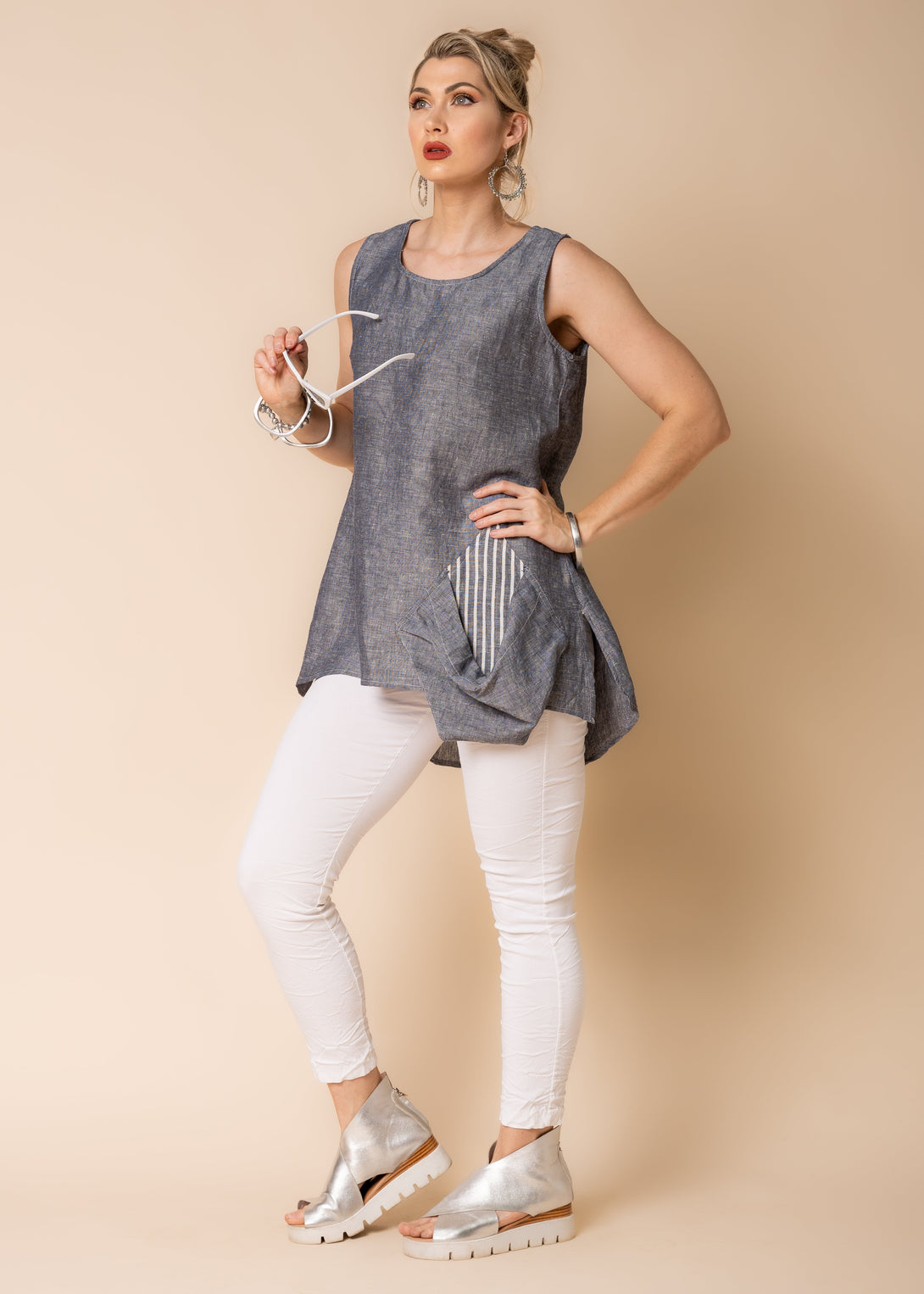 Joyce Linen Blend Top in Navy