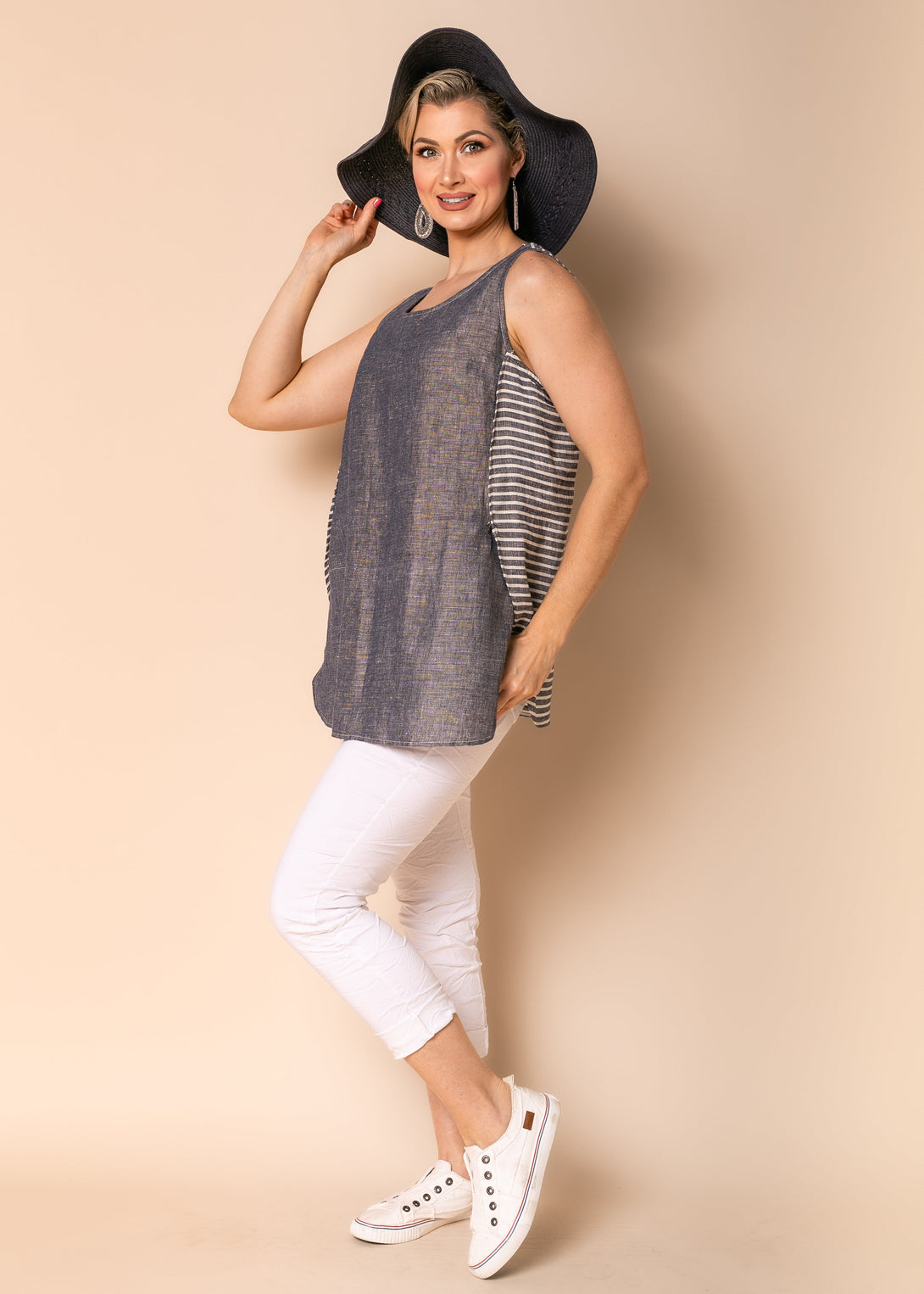 Mari Linen Blend Top in Navy