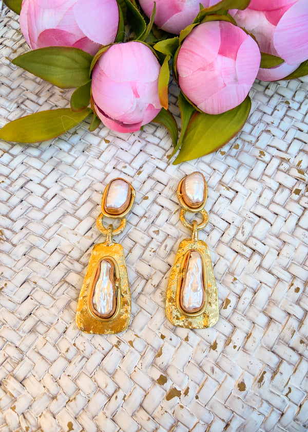 Merikee Earrings in Gold Pearl