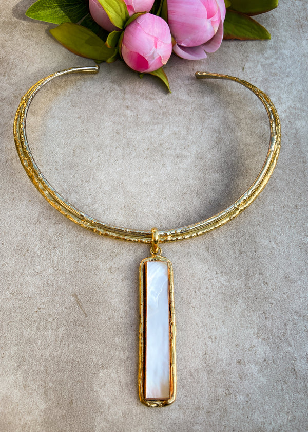 Dana Necklace in Gold Pearl