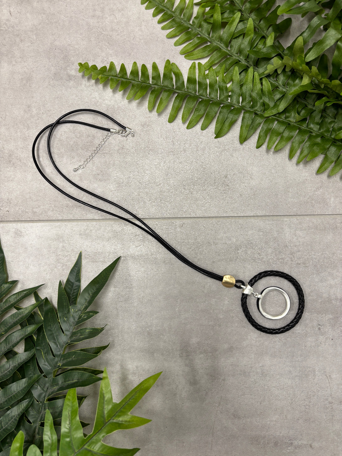 Willow Necklace in Onyx - Imagine Fashion